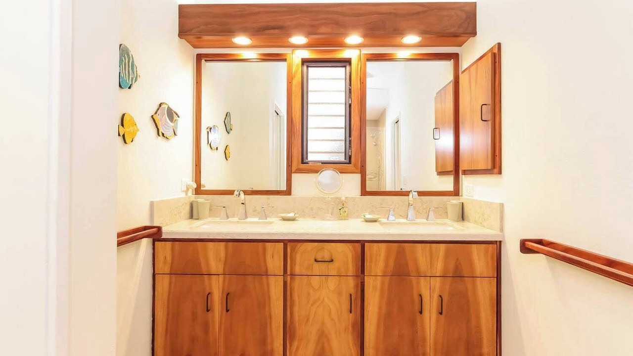 Photo of Bathroom in Keauhou