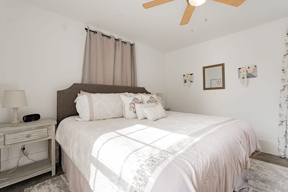 Photo of Bedroom in Metropolitan