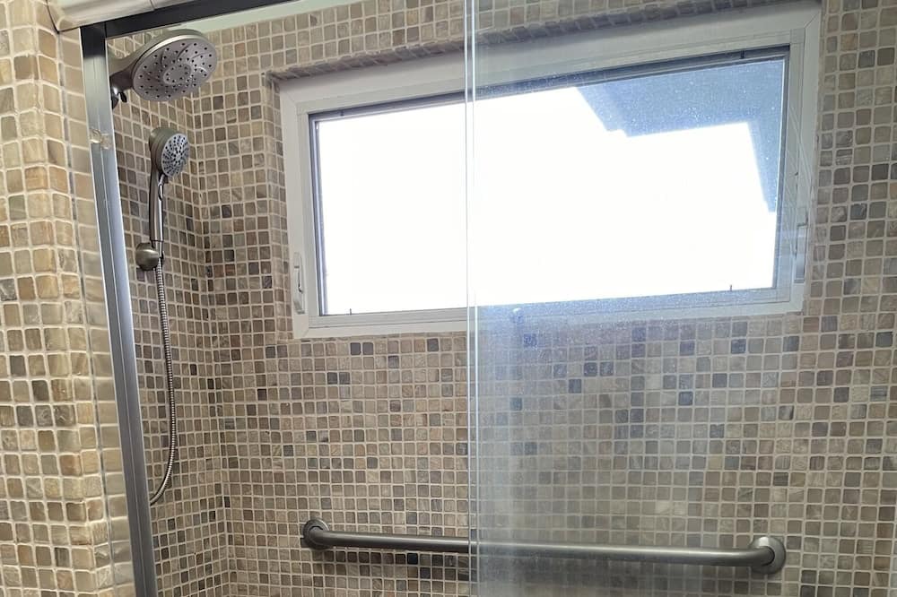 Photo of Bathroom in Pauwela