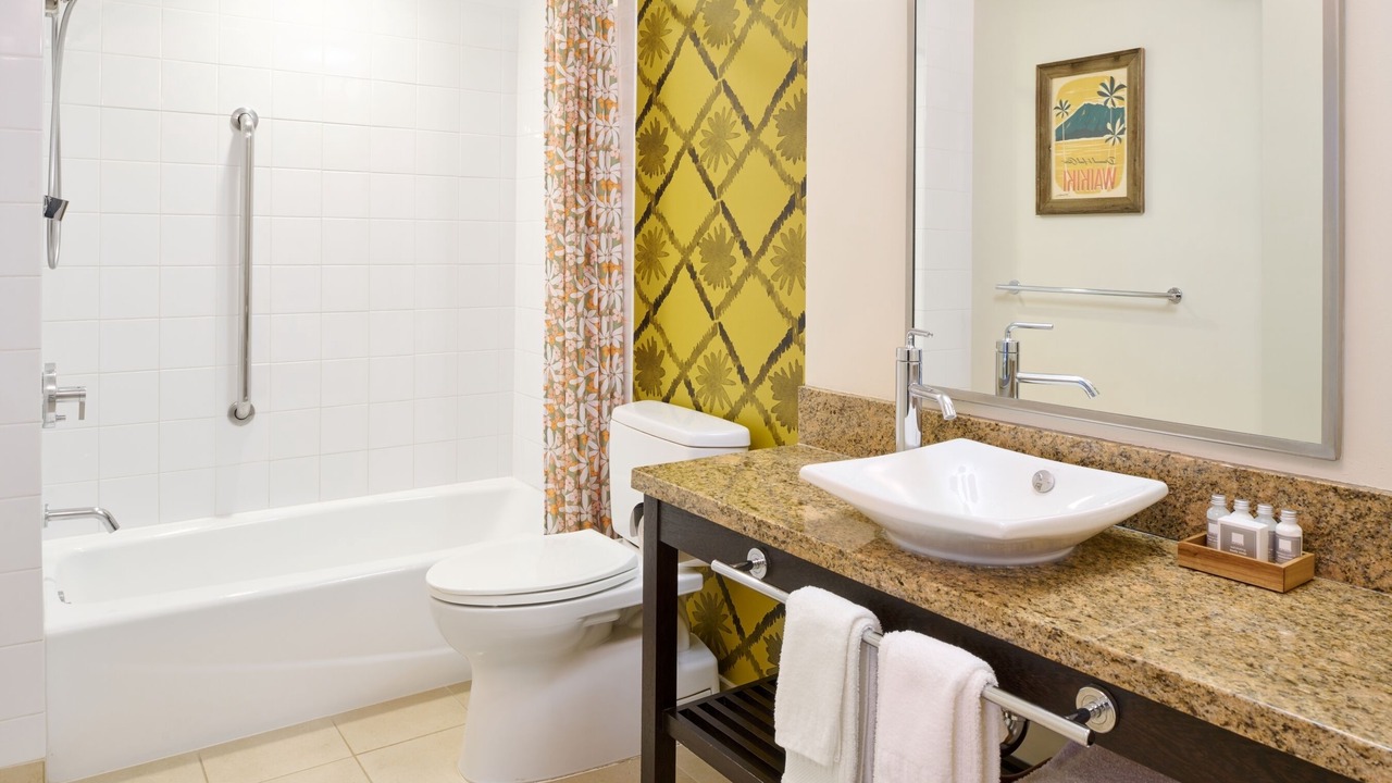 Photo of Bathroom in Diamond Head - Kapahulu - St. Louis