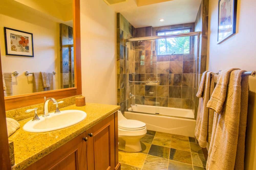 Photo of Bathroom in Kaupulehu
