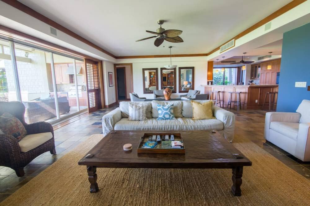 Photo of Livingroom in Kaupulehu