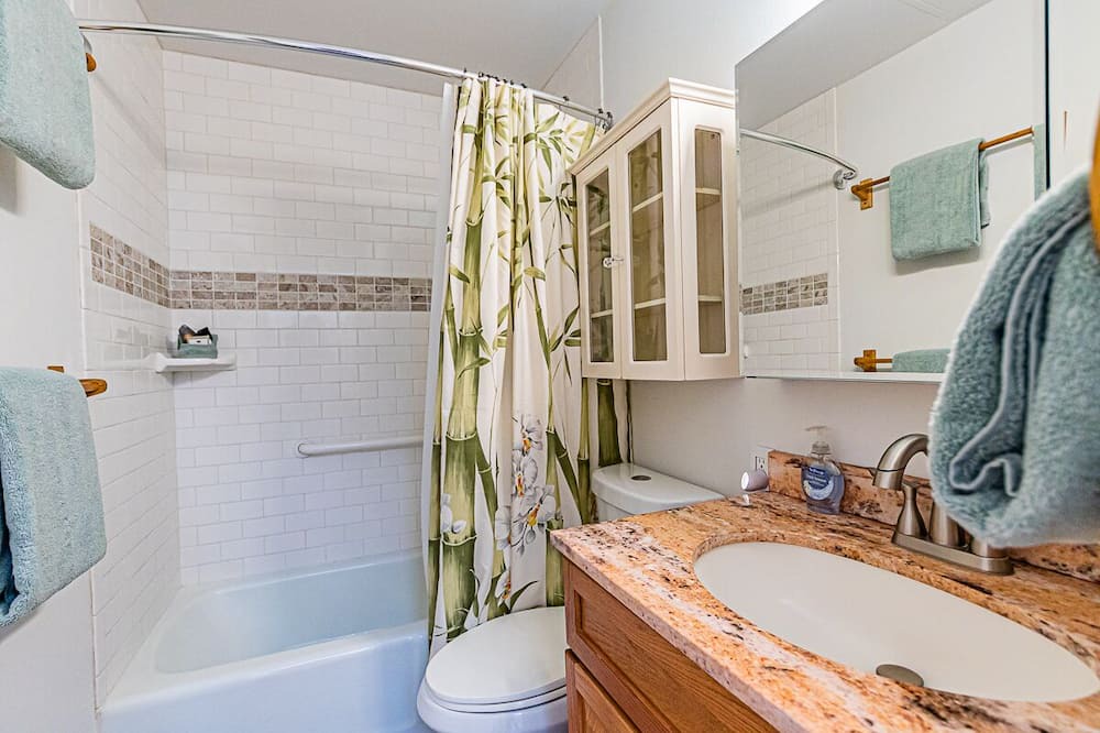 Photo of Bathroom in Hilo