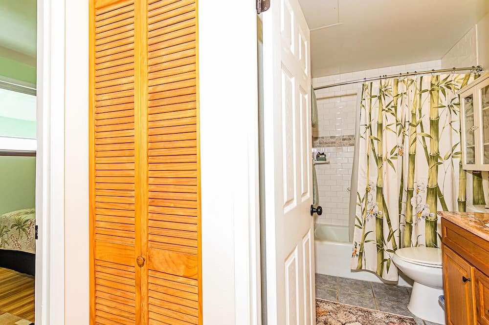 Photo of Bathroom in Hilo