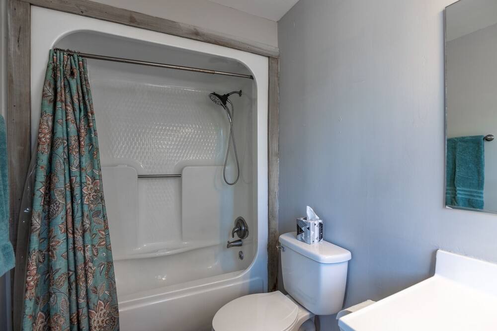 Photo of Bathroom in Bowling Green