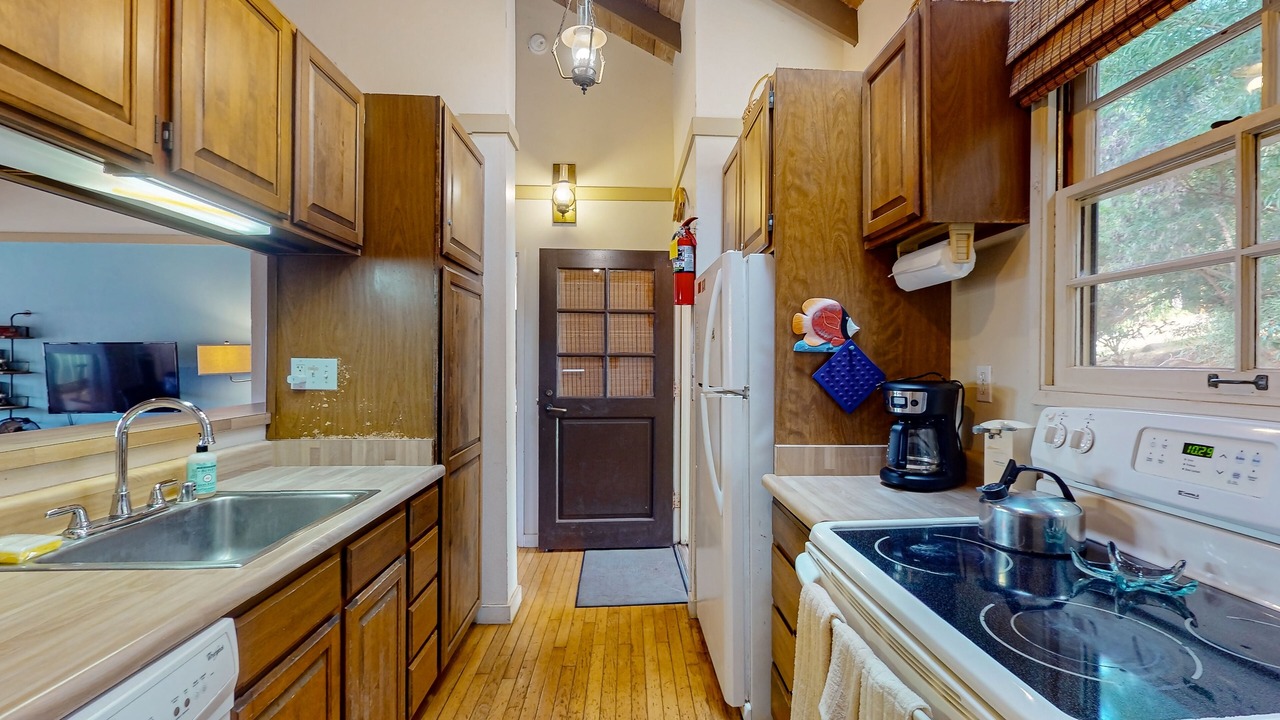 Photo of Kitchen in Maunaloa
