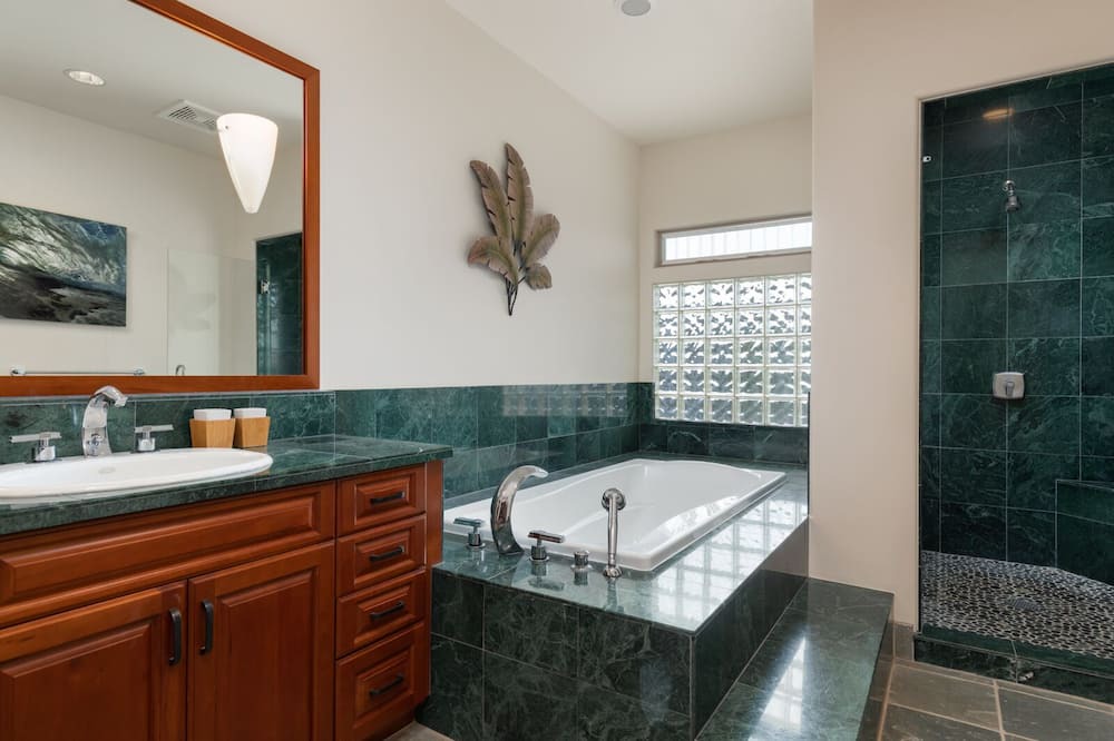 Photo of Bathroom in Kamuela