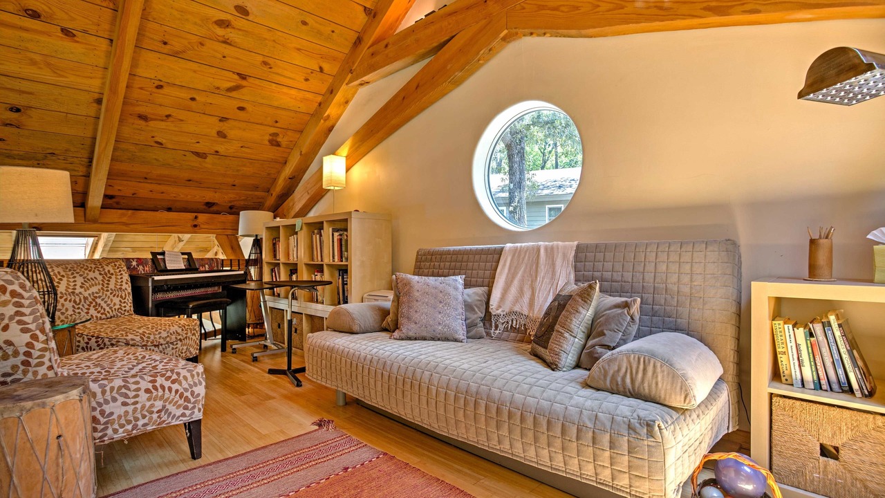 Photo of Livingroom in Cleveland