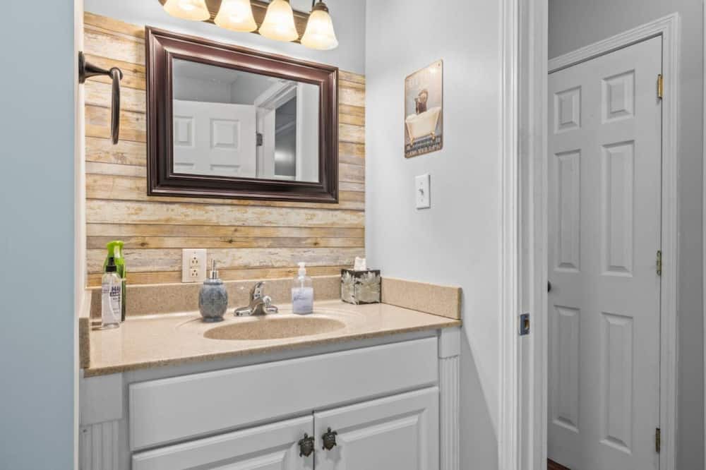 Photo of Bathroom in Straits