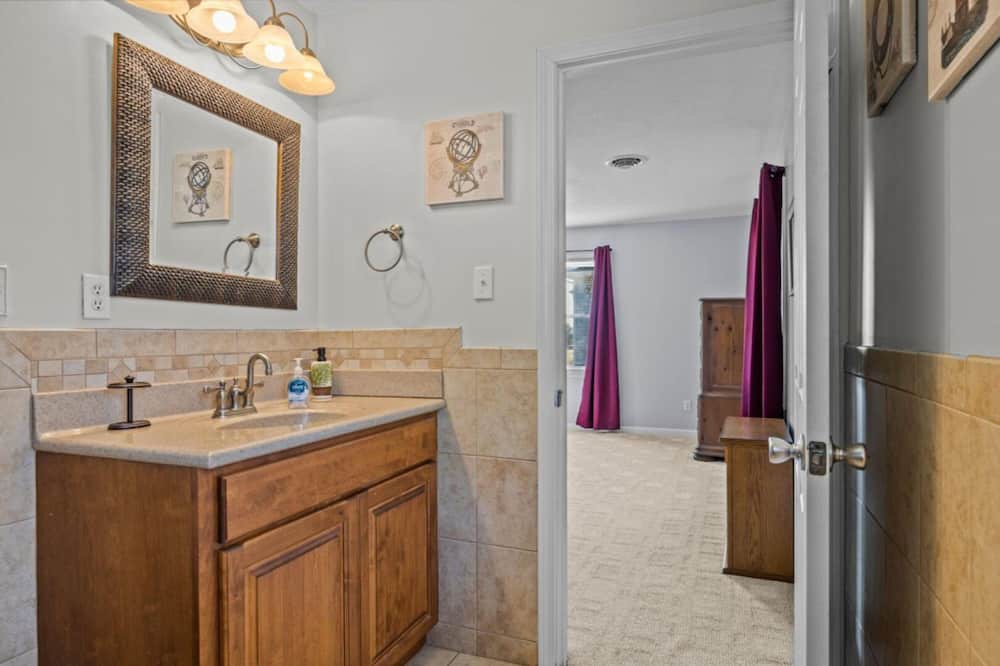 Photo of Bathroom in Straits