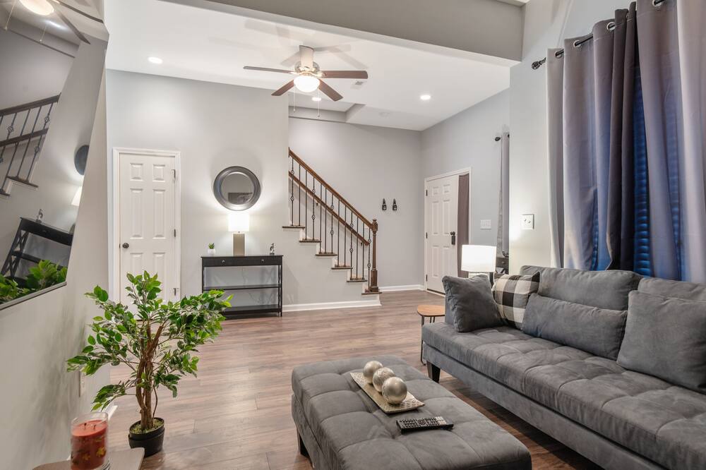 Photo of Livingroom in Southwest Raleigh