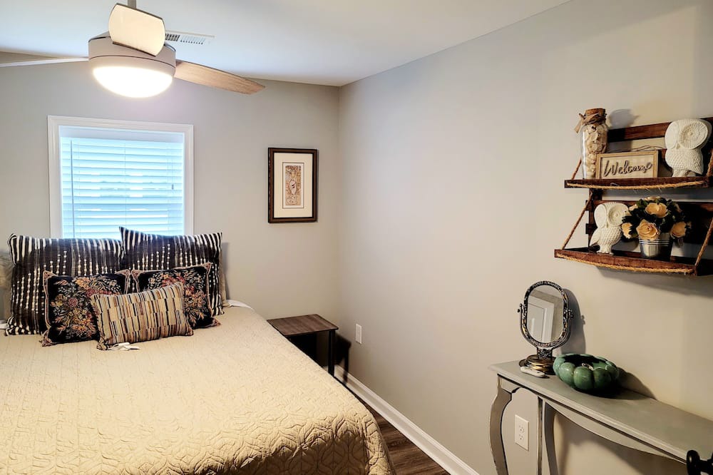Photo of Bedroom in Colonial Beach