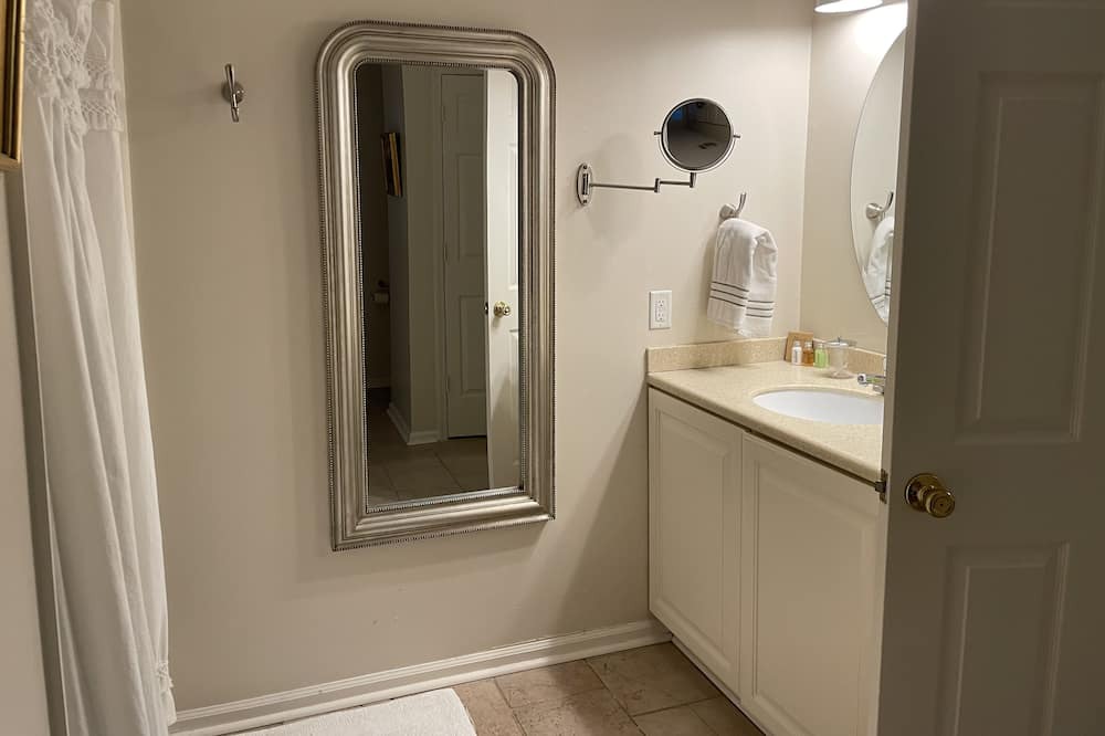 Photo of Bathroom in Beaufort