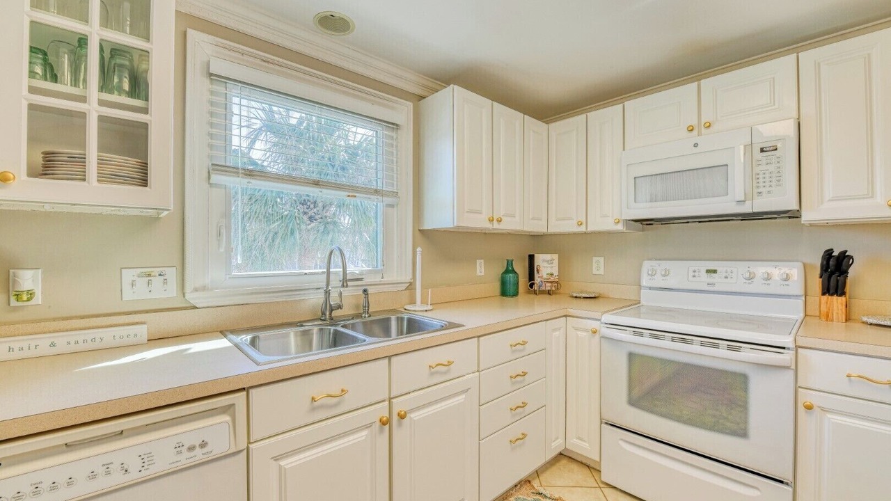 Photo of Kitchen in Inlet Harbour