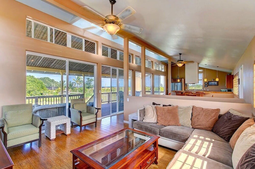 Photo of Livingroom in Nanawale Estates