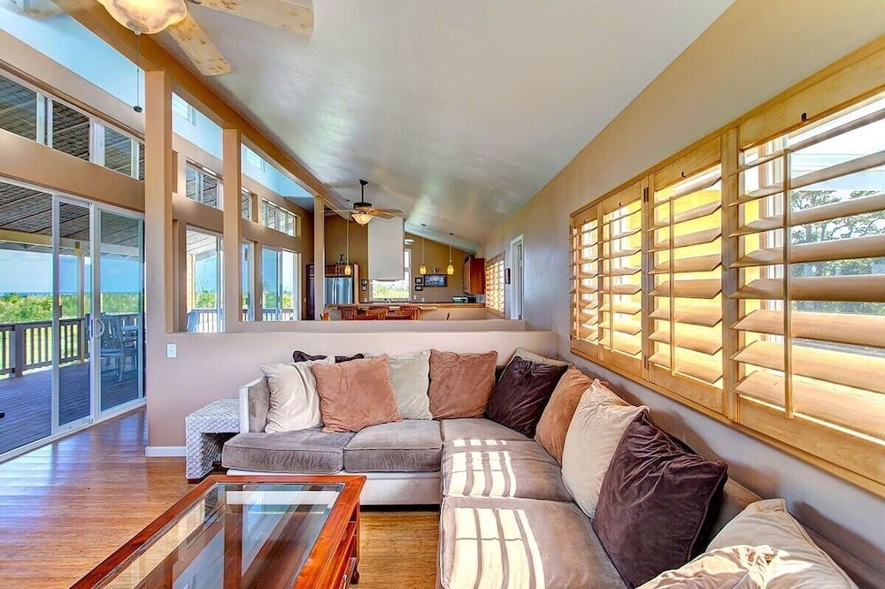 Photo of Livingroom in Nanawale Estates