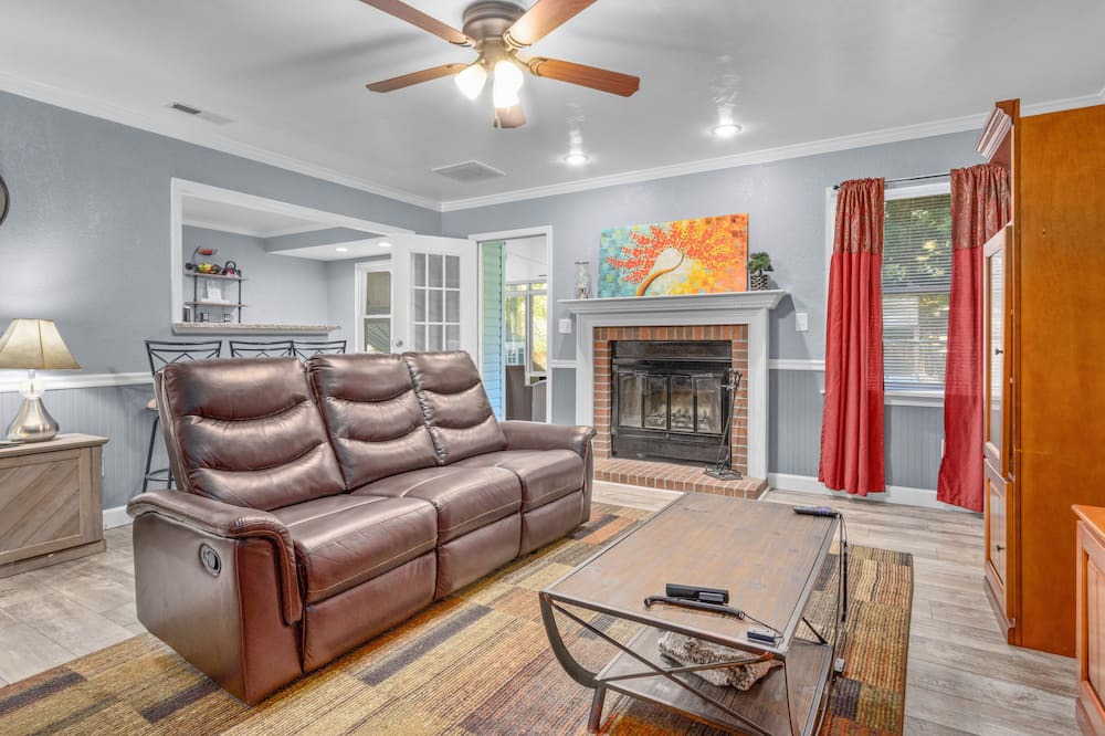 Photo of Livingroom in Portsmouth