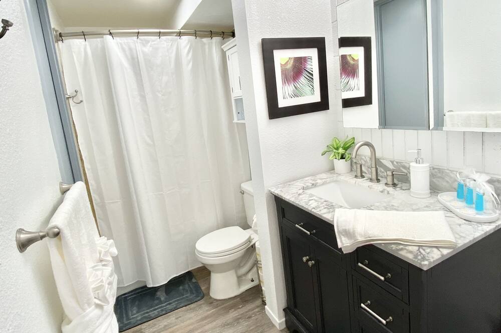 Photo of Bathroom in Punaluu
