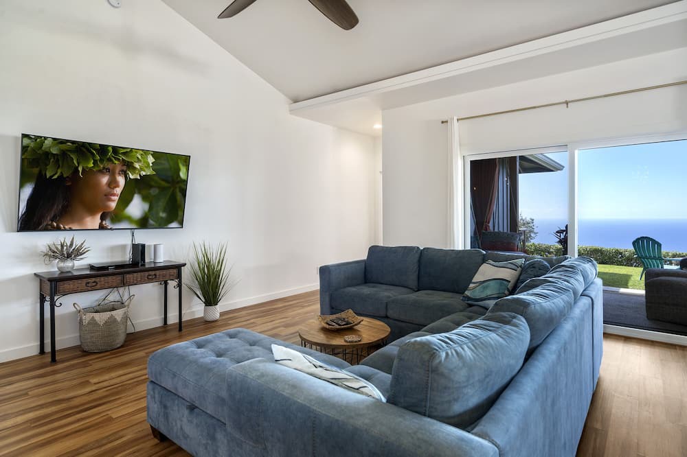 Photo of Livingroom in Holualoa