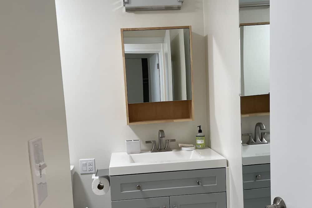 Photo of Bathroom in Diamond Head - Kapahulu - St. Louis