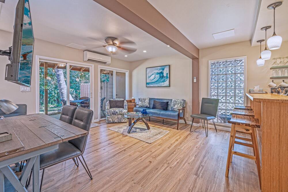 Photo of Livingroom in Downtown Lahaina