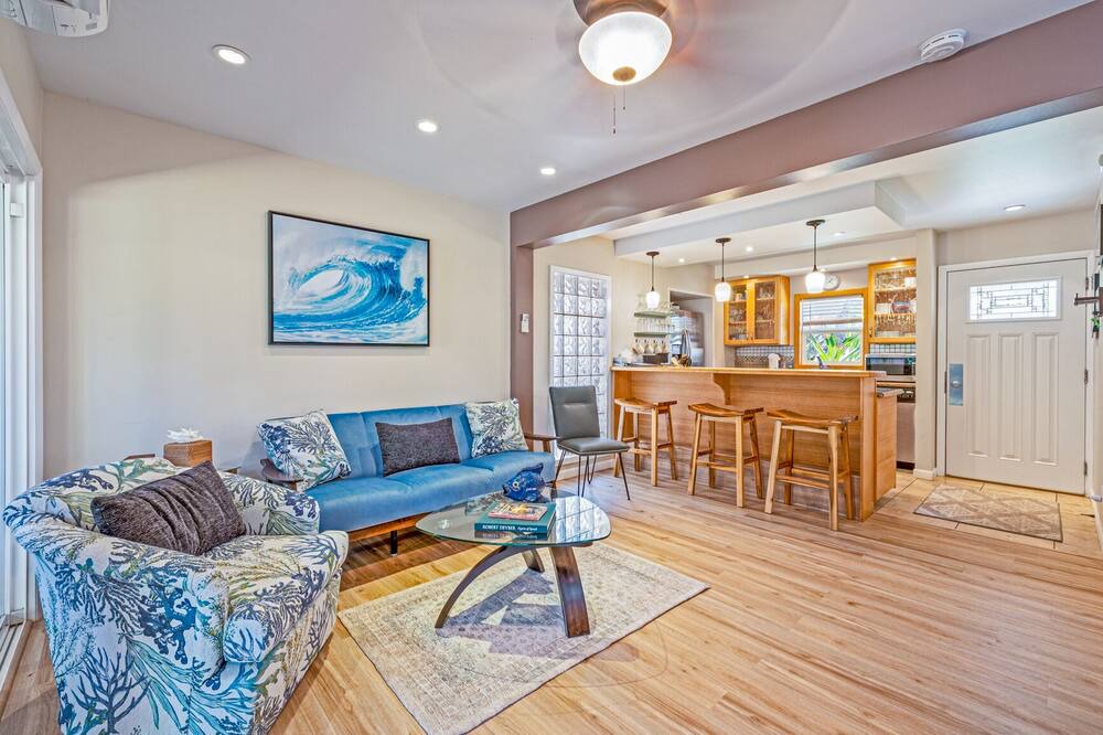 Photo of Livingroom in Downtown Lahaina