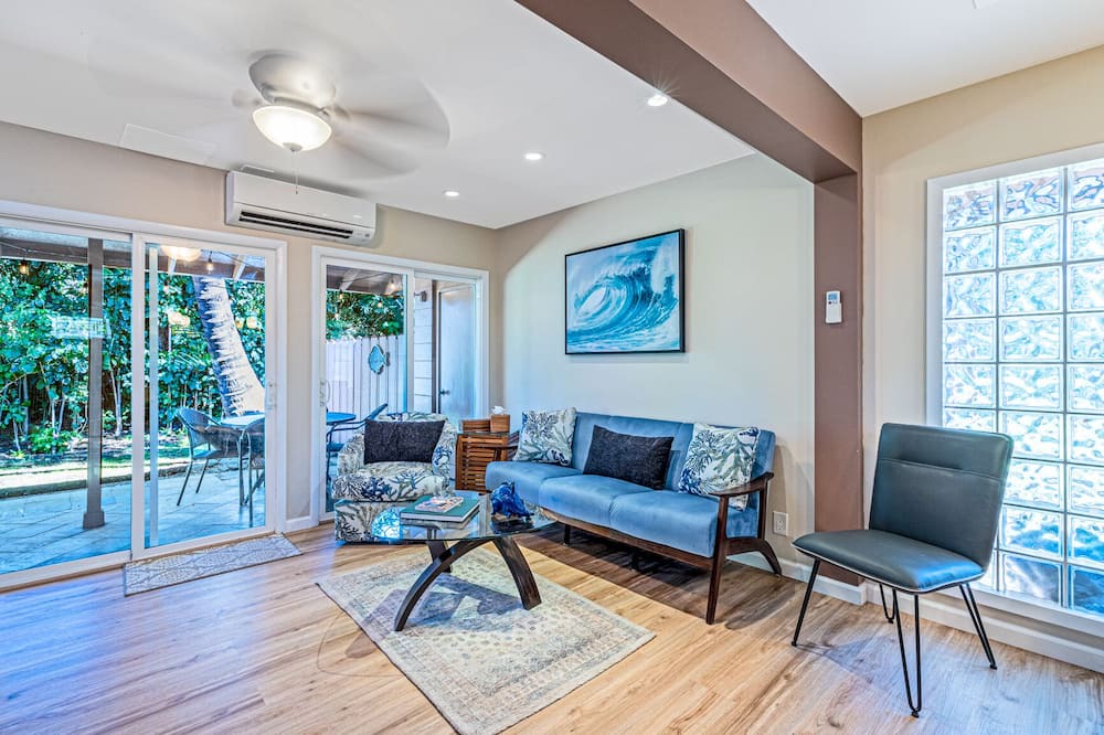 Photo of Livingroom in Downtown Lahaina
