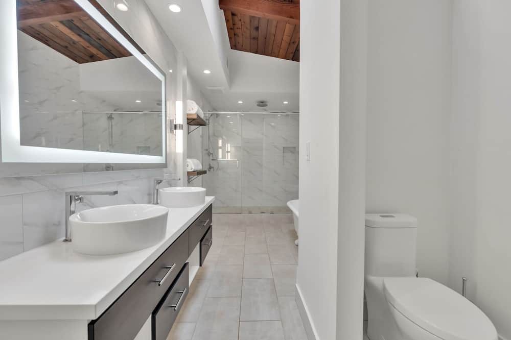 Photo of Bathroom in Kalama Tract