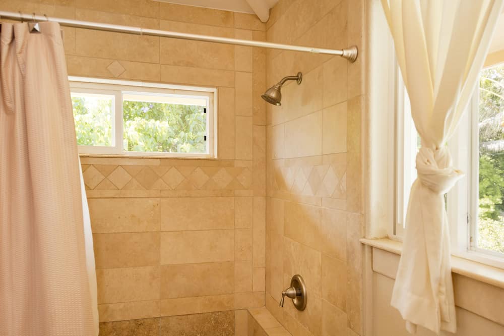 Photo of Bathroom in Kalapana