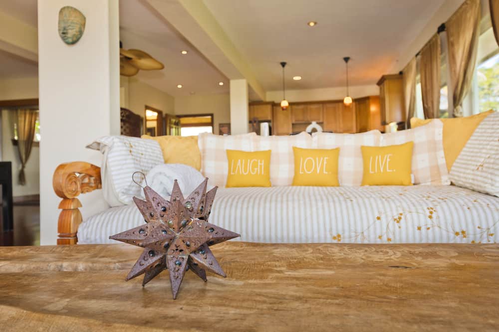 Photo of Livingroom in Kalapana