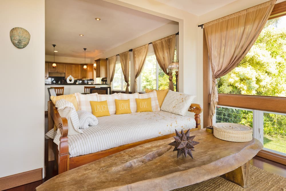 Photo of Livingroom in Kalapana