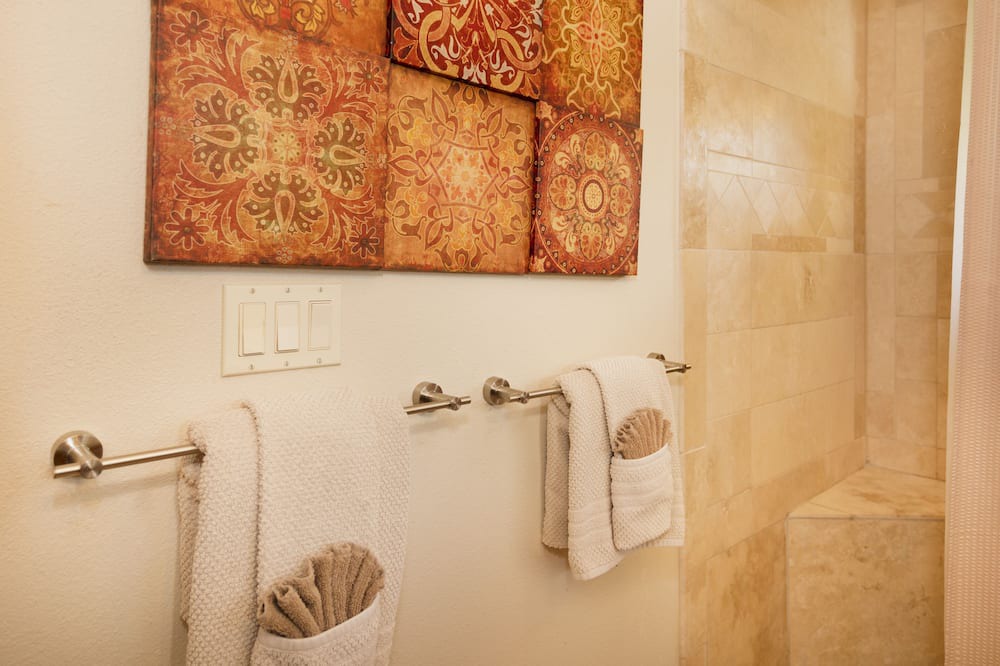 Photo of Bathroom in Kalapana