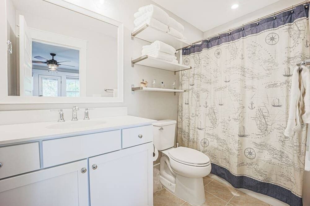 Photo of Bathroom in Palmetto Dunes