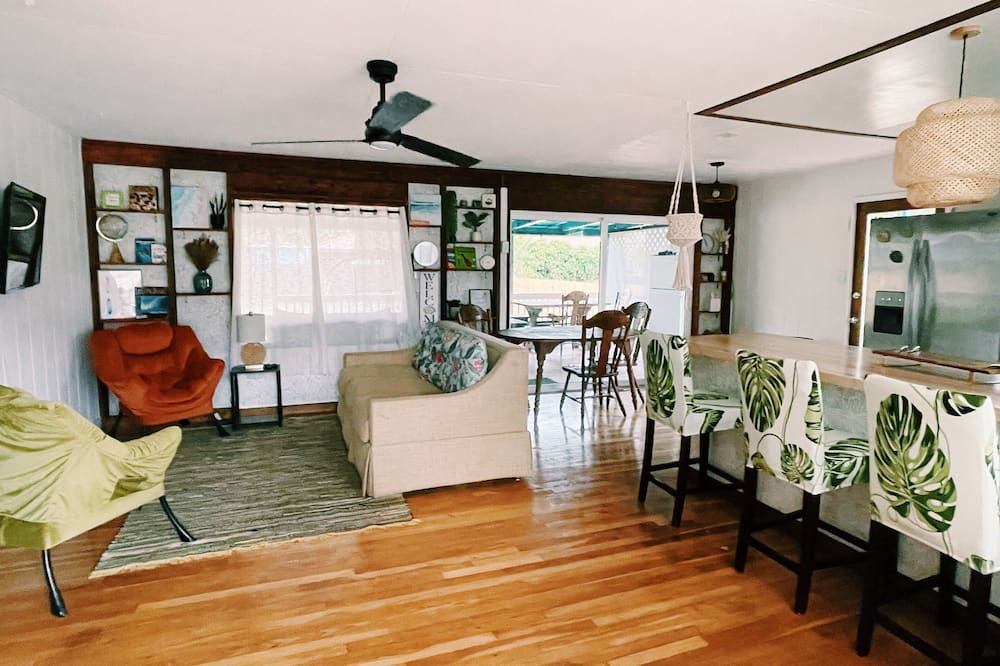 Photo of Bedroom in Waianae