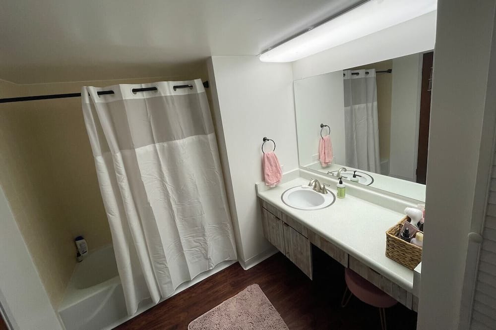 Photo of Bathroom in Makaha
