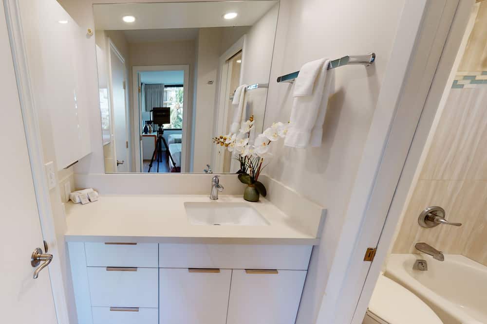 Photo of Bedroom in Waikiki