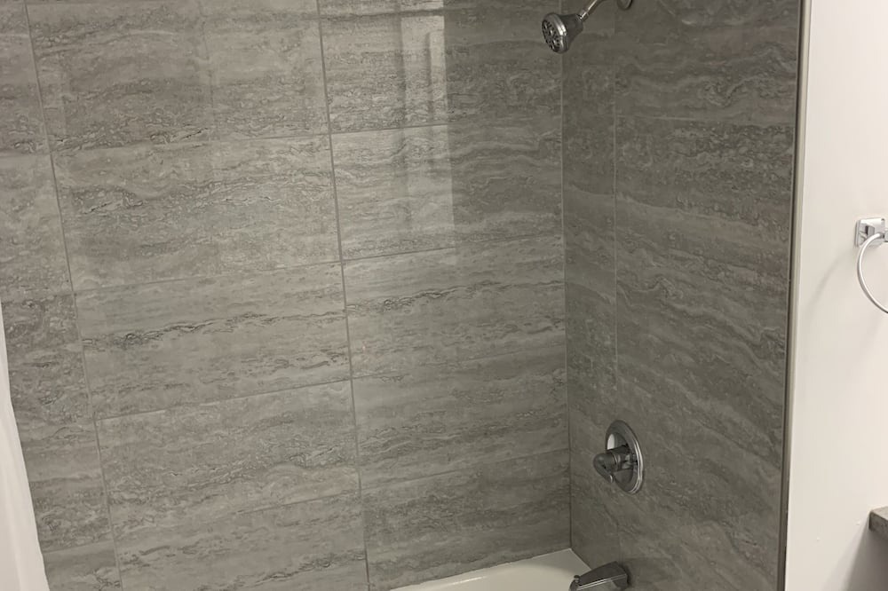 Photo of Bathroom in Makaha