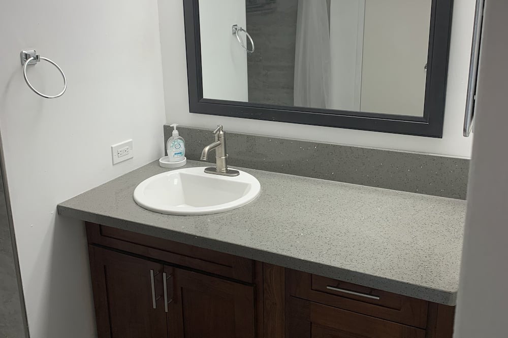 Photo of Bathroom in Makaha
