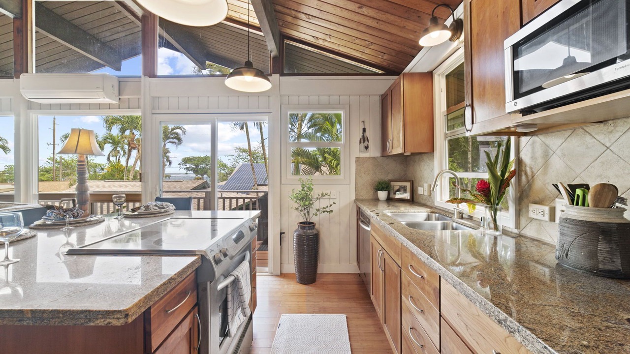 Photo of Kitchen in Ka'a'awa