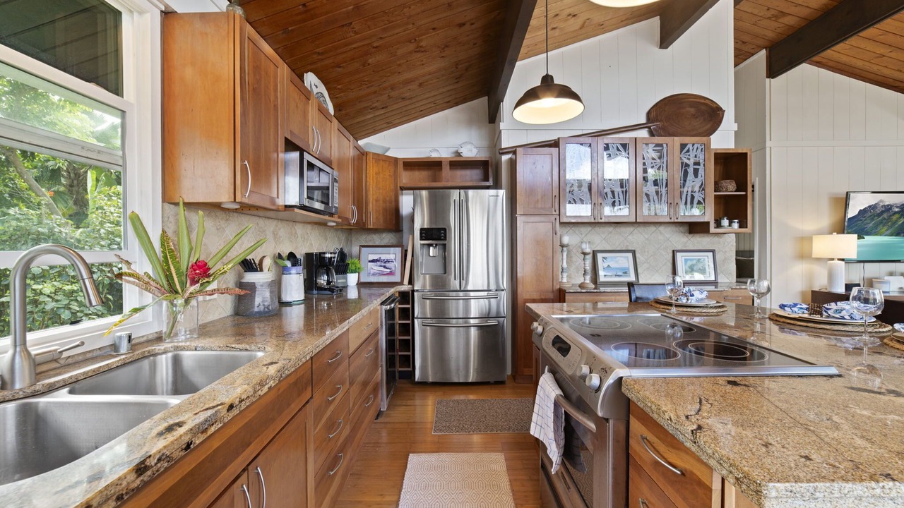 Photo of Kitchen in Ka'a'awa
