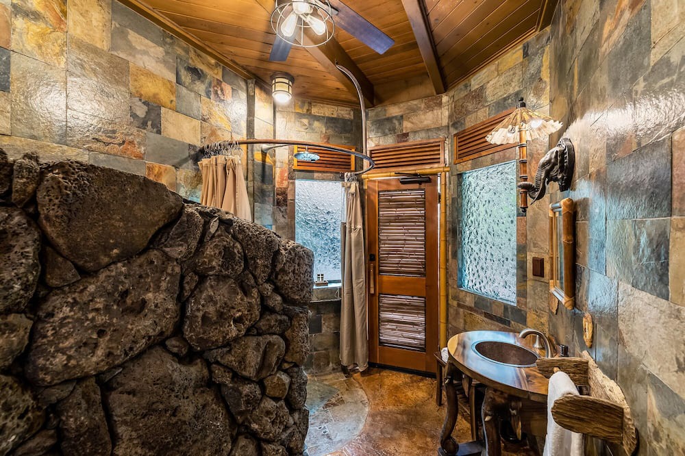 Photo of Bathroom in Waimanalo