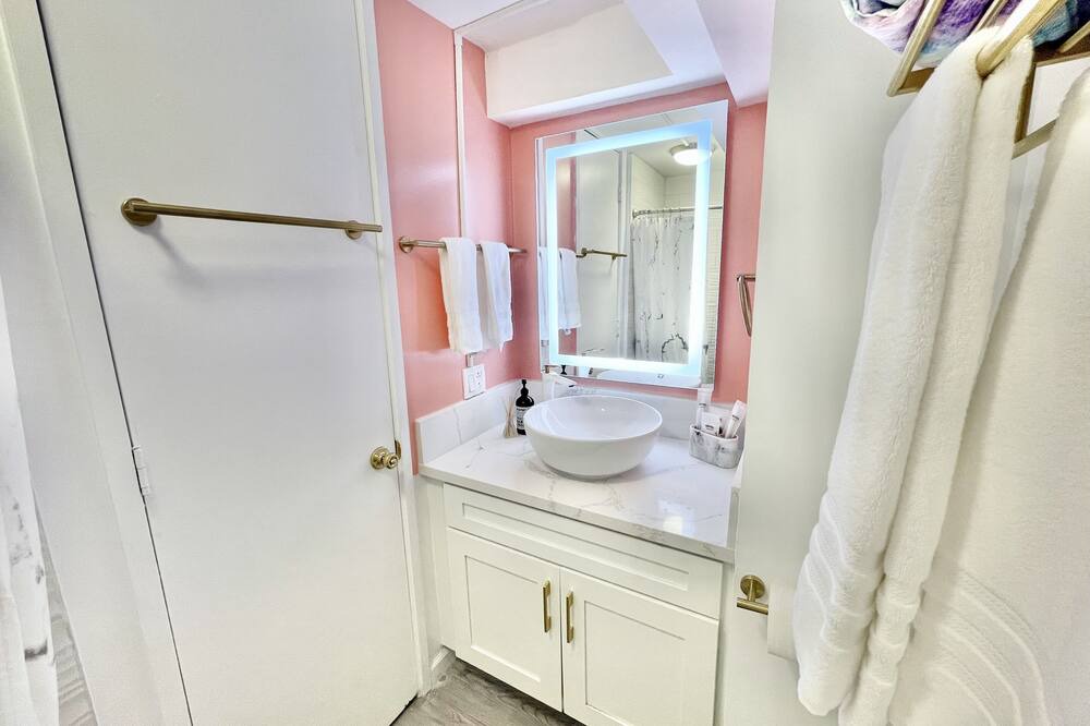 Photo of Bathroom in McCully - Moiliili