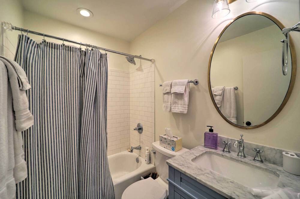Photo of Bathroom in Newland