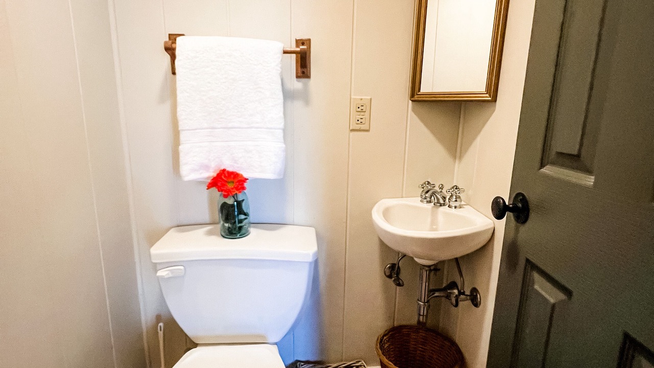 Photo of Bathroom in Cliff Ridge Colony