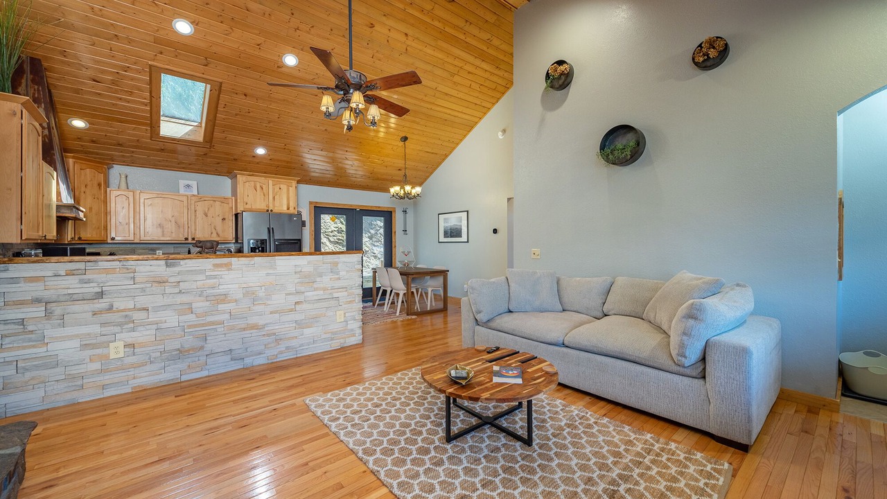 Photo of Livingroom in Burnsville