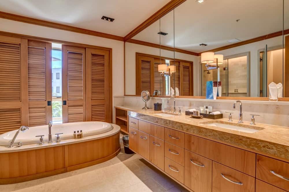 Photo of Bathroom in Montage Kapalua Bay