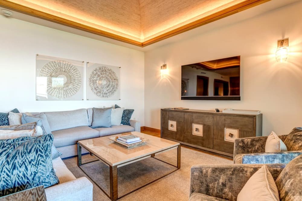 Photo of Livingroom in Montage Kapalua Bay