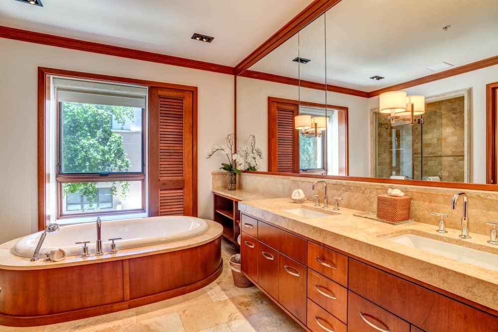 Photo of Bathroom in Montage Kapalua Bay