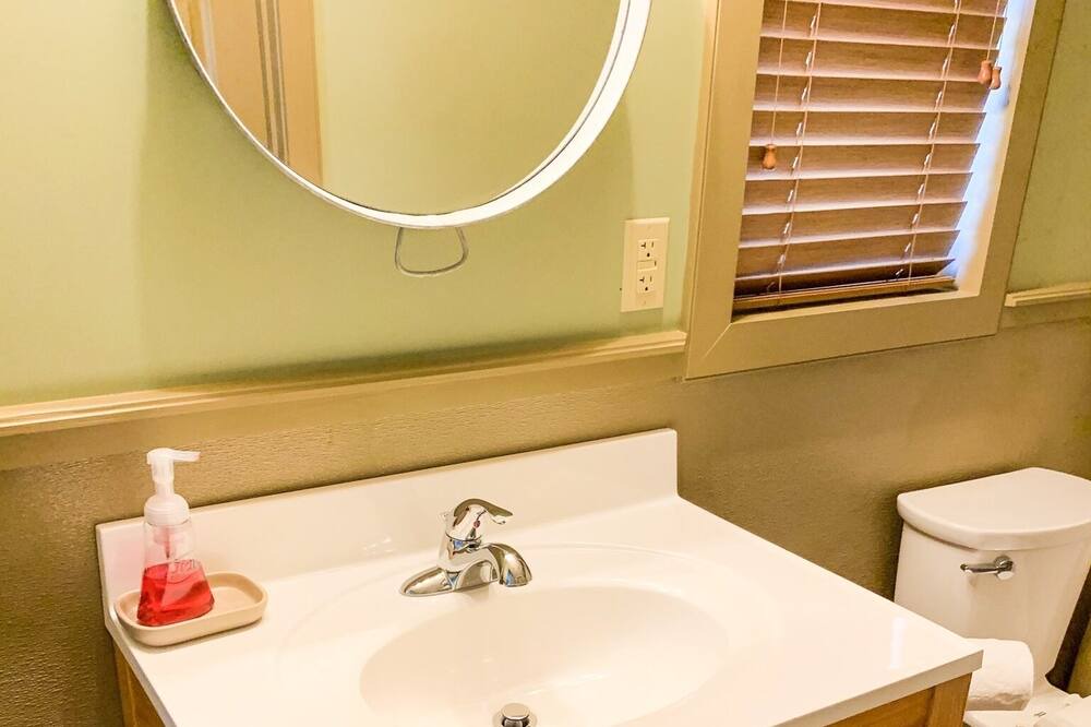 Photo of Bathroom in Edgefield