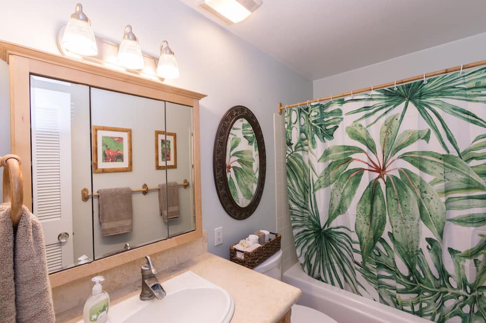 Photo of Bathroom in Keauhou